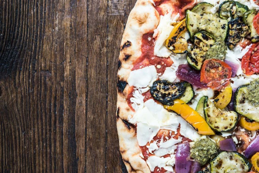 Comment faire une pizza aux légumes rôtis